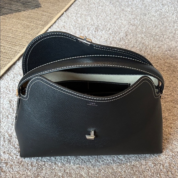 New Toteme t-lock bag in black with white contrast stitching - Picture 7 of 9